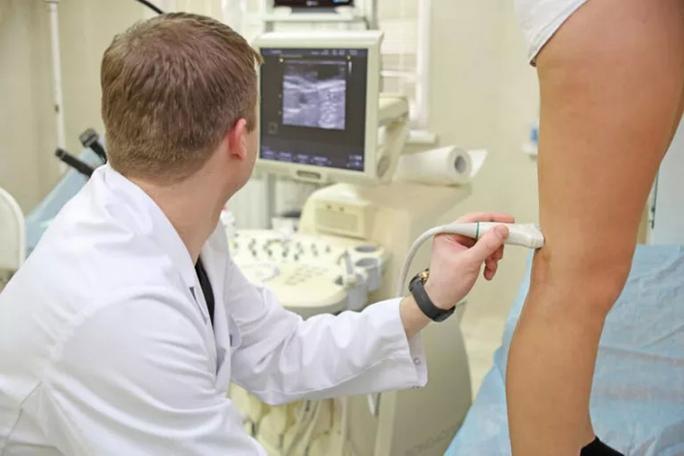 Der Patient wird gebeten, sich einer Diagnose zu unterziehen