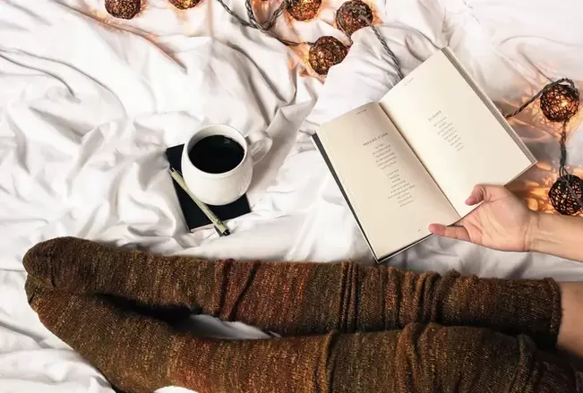 Halten Sie Ihre Beine beim Ausruhen über Herzhöhe.